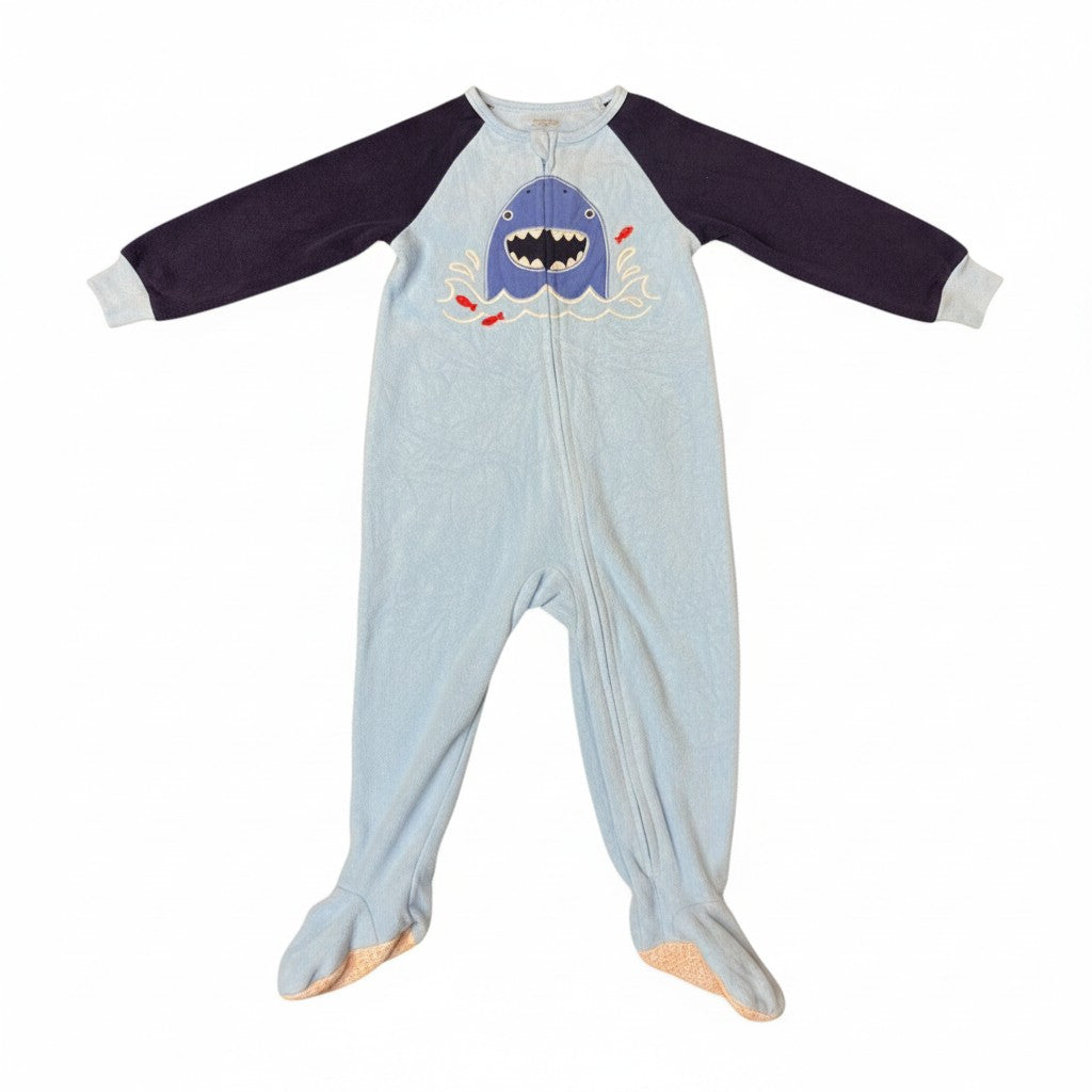 Pijama Absorba Celeste Tiburón 2 años sobre fondo blanco