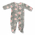 Pijama Betsey Johnson Rosado Rosas 3-6 meses sobre fondo blanco