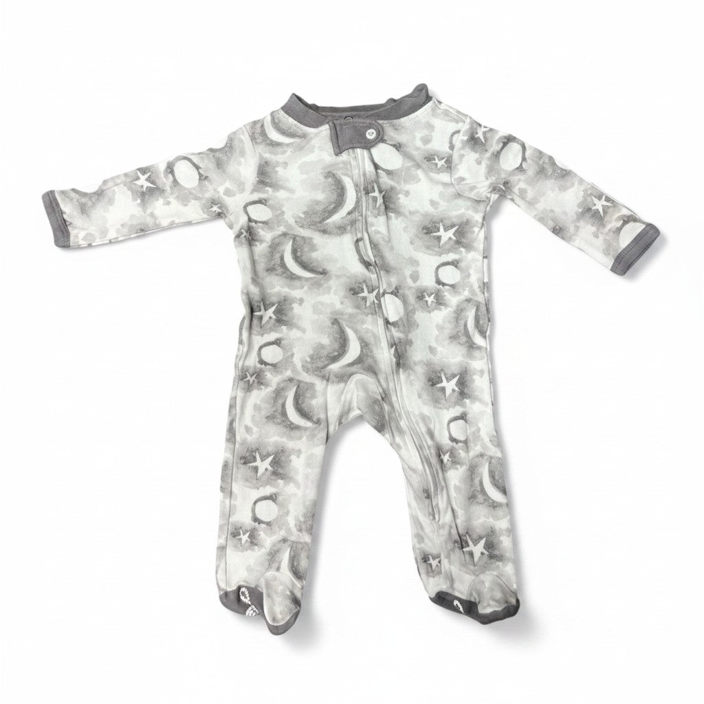 Pijama Burt's Bees 12 meses sobre fondo blanco