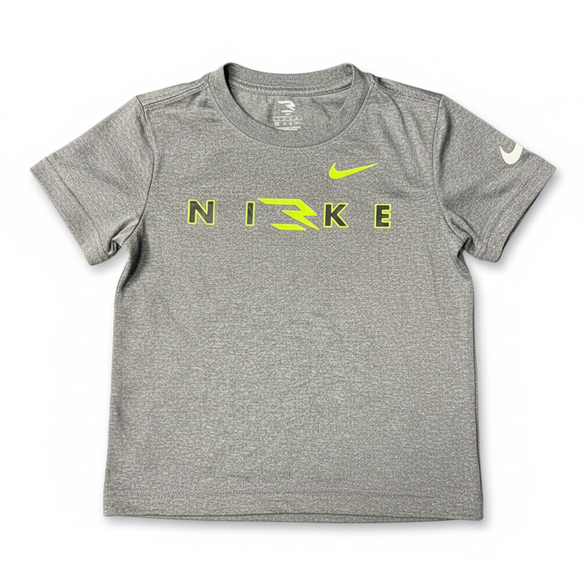 Polera Nike Gris 4-5 años seleccionada por NÜVA