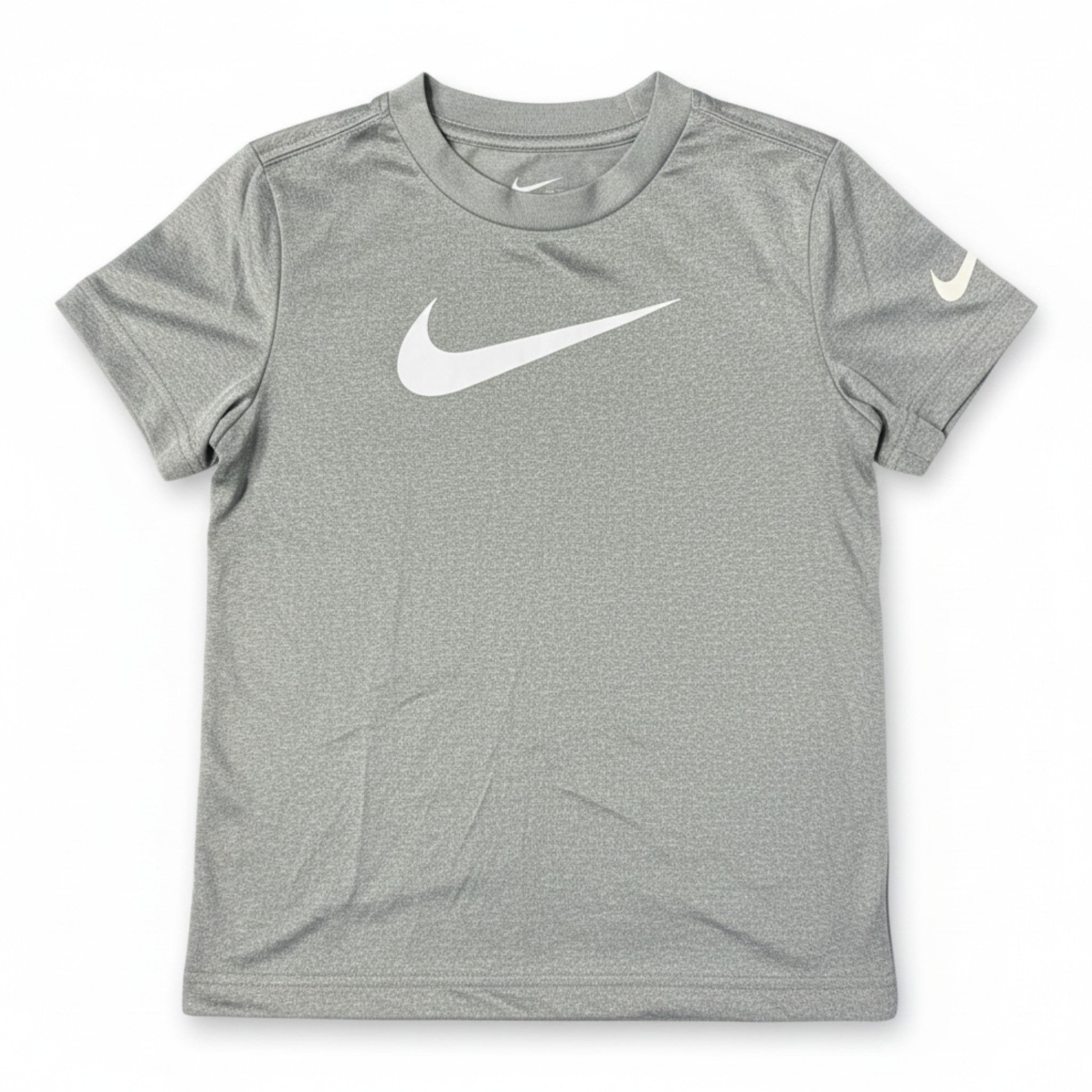 Polera Nike Gris 5-6 años seleccionada por NÜVA